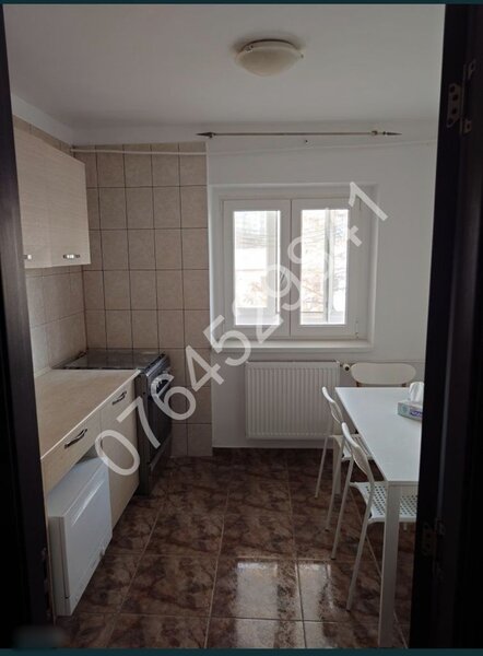 Dristor, Str. Iosif Ion, bloc 1984, la 1 km metrou Dristor, recent renovat.